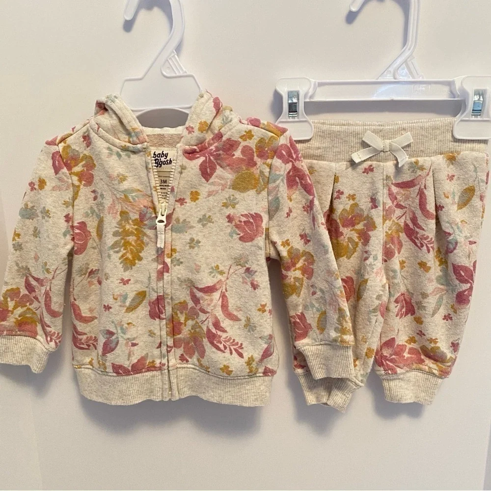 OshKosh B'gosh Baby Girl's Bodysuits & Floral Jogger Set Bundle Size 3 Months